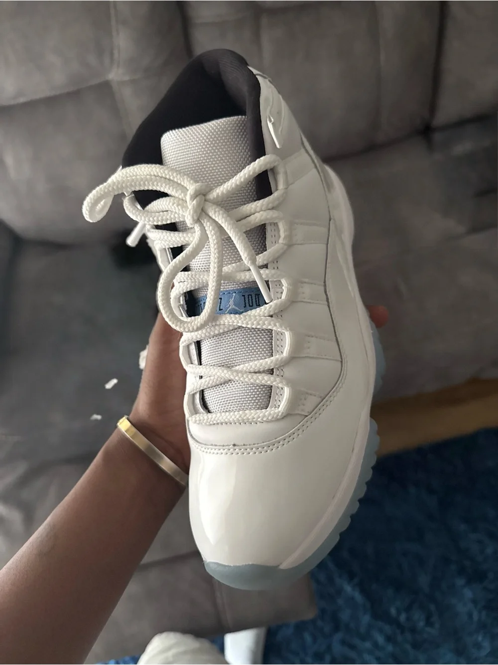 Jordan Air Jordan 11 Retro Box — White and Blue